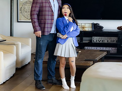 Коротышка от горшка два вершка, а уже на член просится! Пришлось покатать дурочку